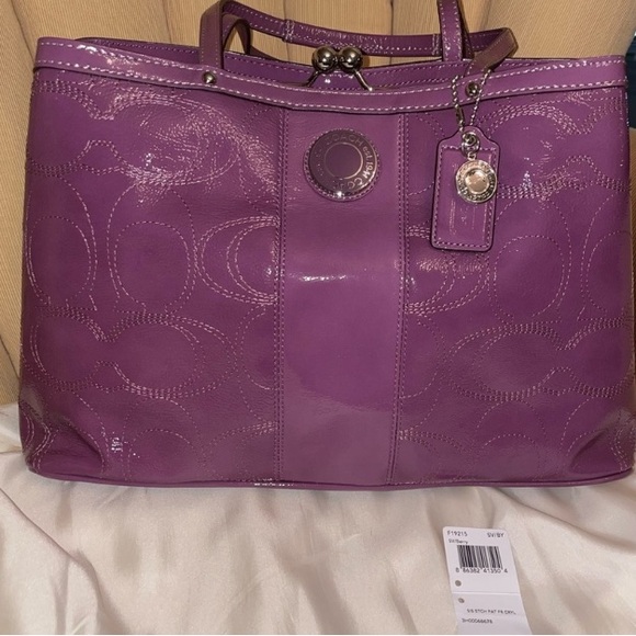 Coach Handbags - Coach Patent Leather S/V Berry SIS STCH PAT FR CRYL 3H00068678 Vintage EUC